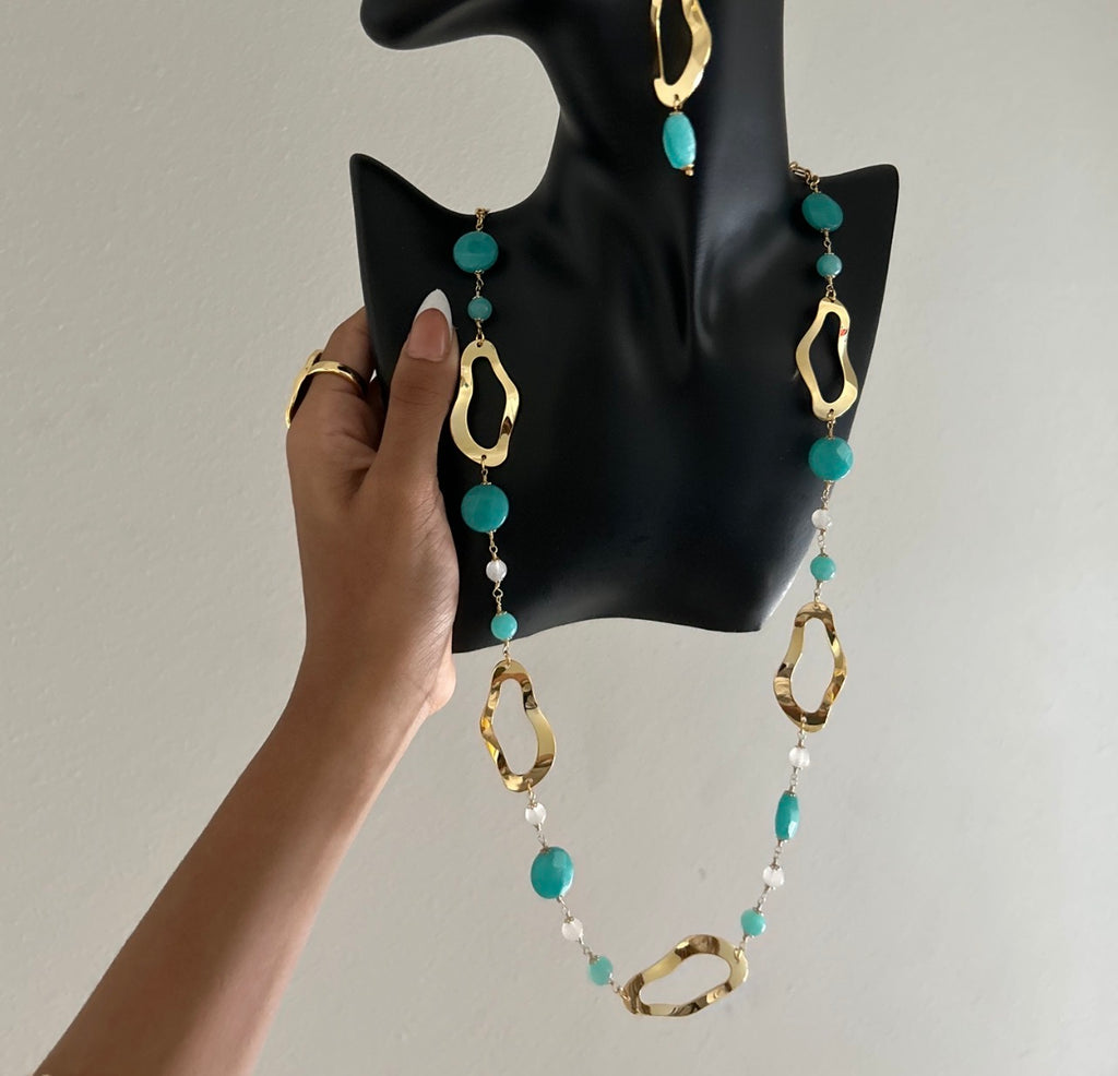 Gold curve necklace