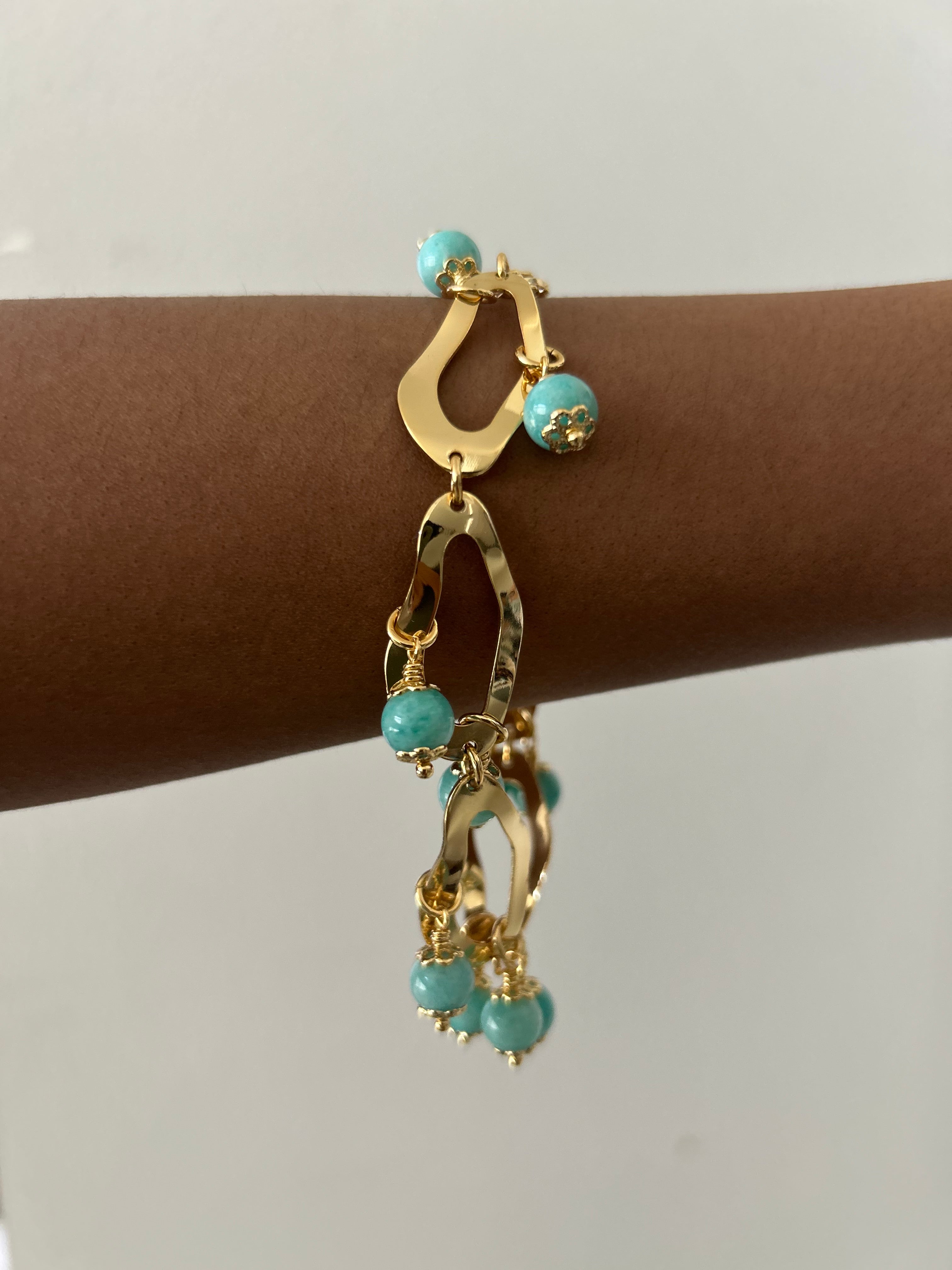 Gold curve bracelet