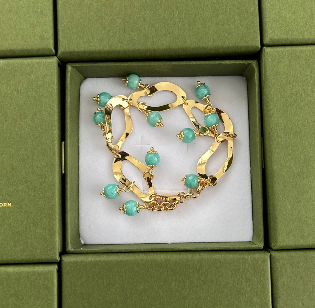 Gold curve bracelet