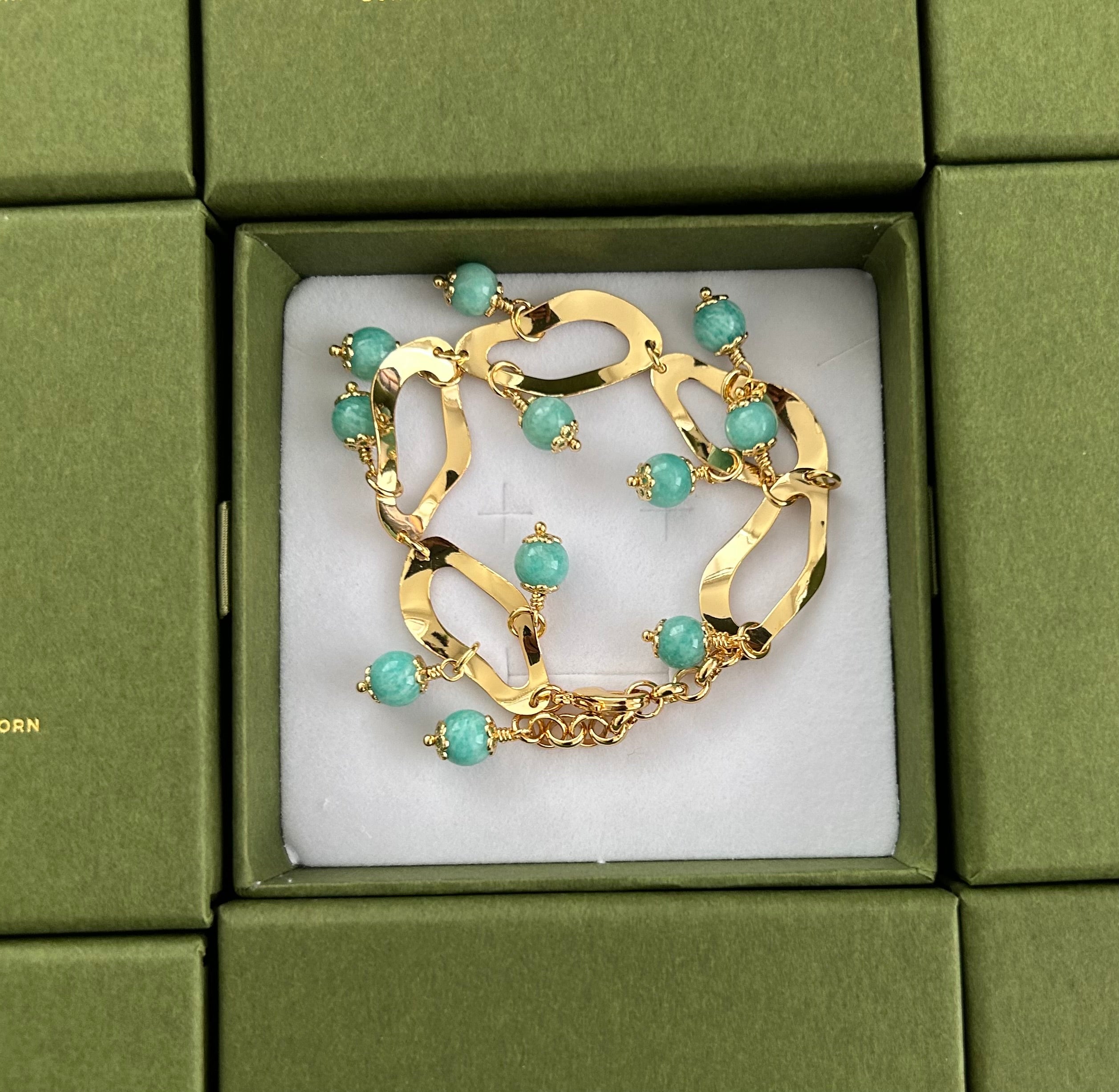 Gold curve bracelet