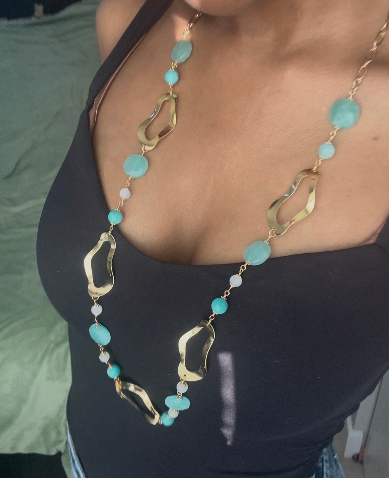 Gold curve necklace